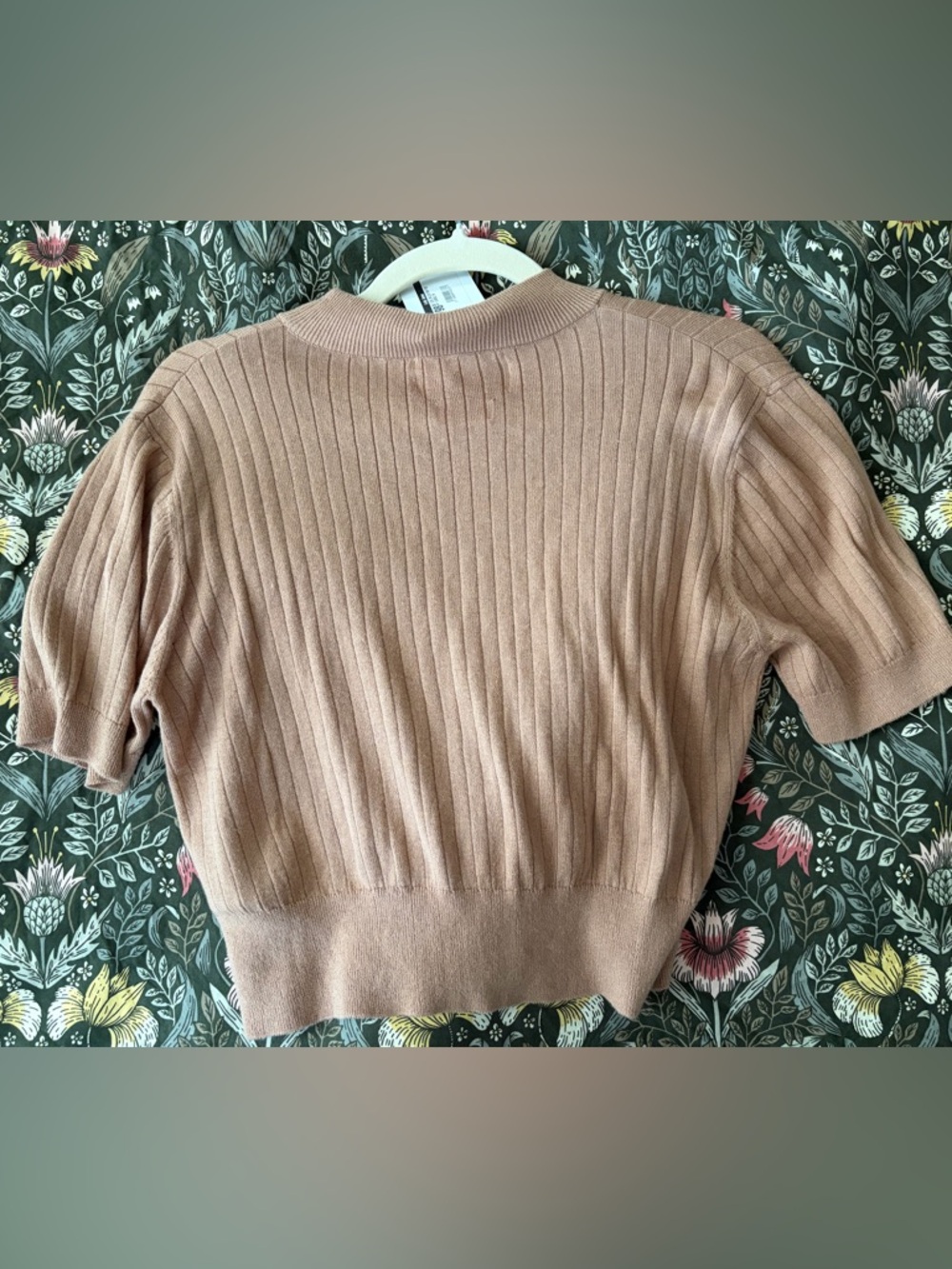 Cropped cashmere and silk blend short sleeve sweater - tan/beige